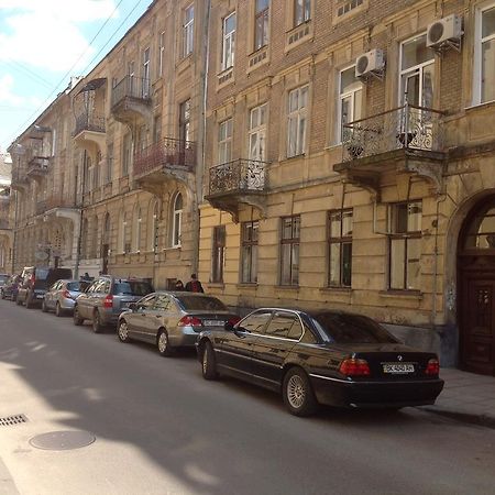 Apartment On Konyskogo Lviv Bagian luar foto