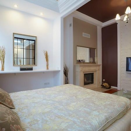 Apartment On Konyskogo Lviv Bagian luar foto