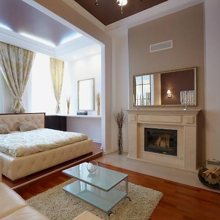 Apartment On Konyskogo Lviv Bagian luar foto