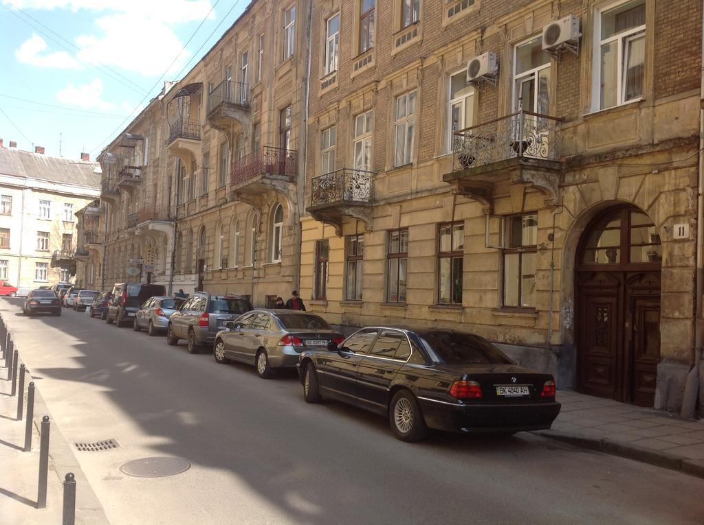 Apartment On Konyskogo Lviv Bagian luar foto